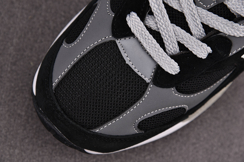 NEW Balan* Sneakers