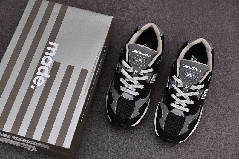 NEW Balan* Sneakers