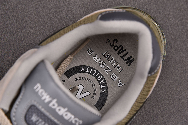 NEW Balan* Sneakers
