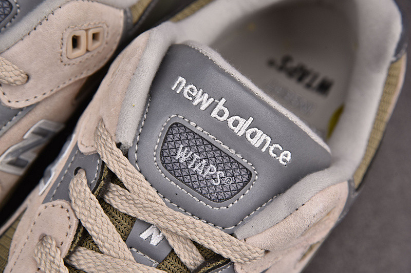 NEW Balan* Sneakers