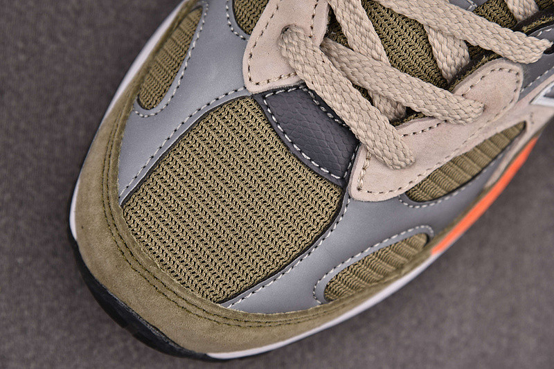 NEW Balan* Sneakers
