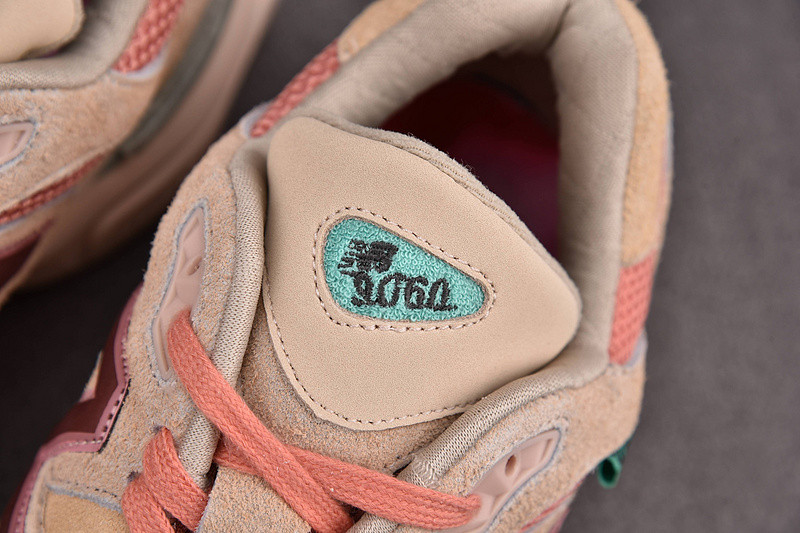 NEW Balan* Sneakers