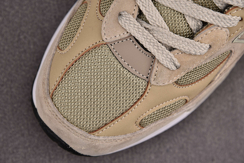 NEW Balan* Sneakers