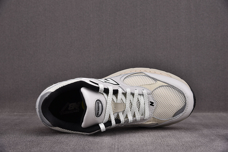 NEW Balan* Sneakers