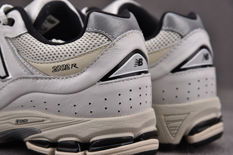 NEW Balan* Sneakers