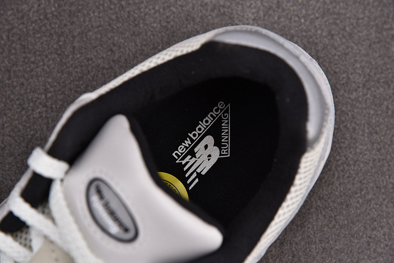 NEW Balan* Sneakers