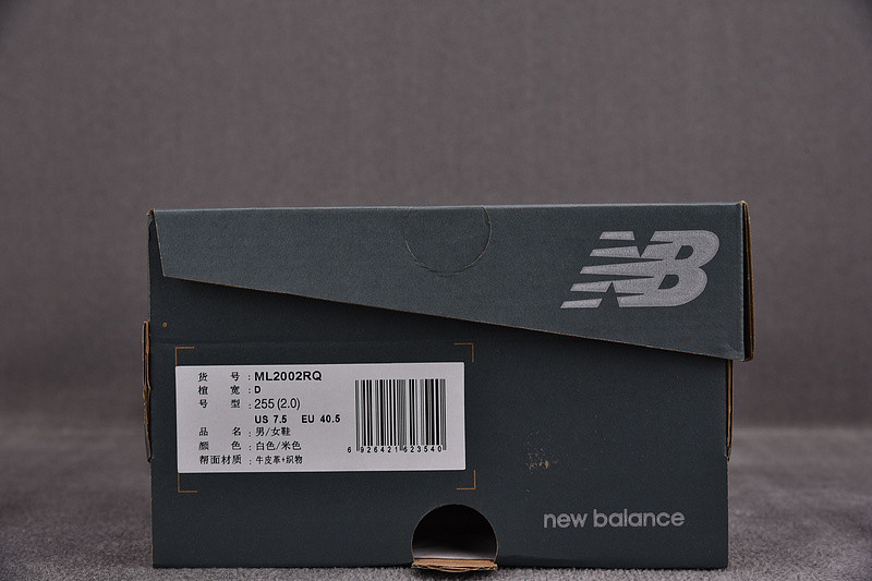NEW Balan* Sneakers