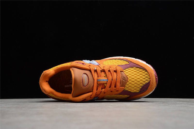 NEW Balan* Sneakers