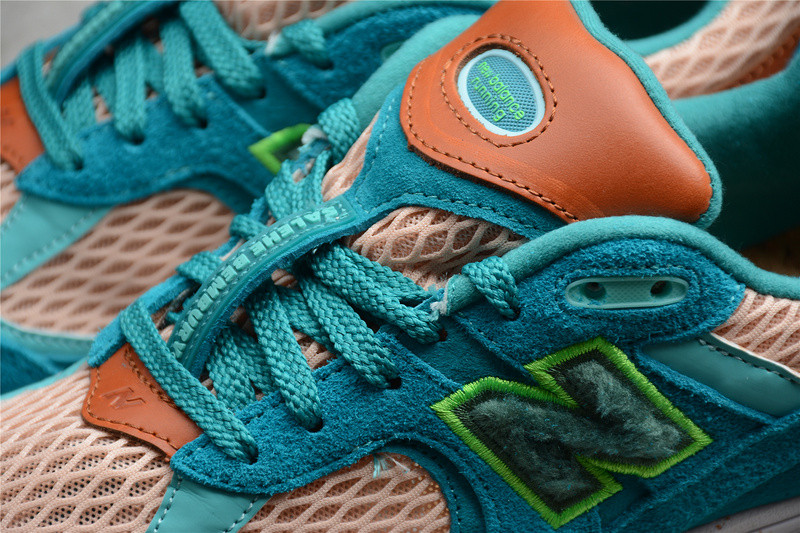 NEW Balan* Sneakers