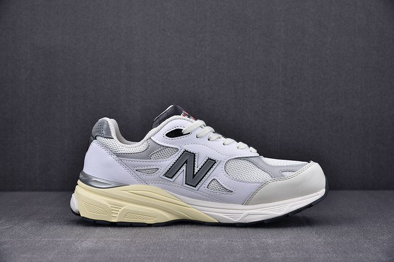 NEW Balan* Sneakers