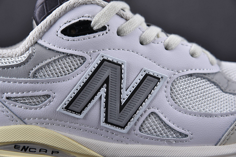 NEW Balan* Sneakers