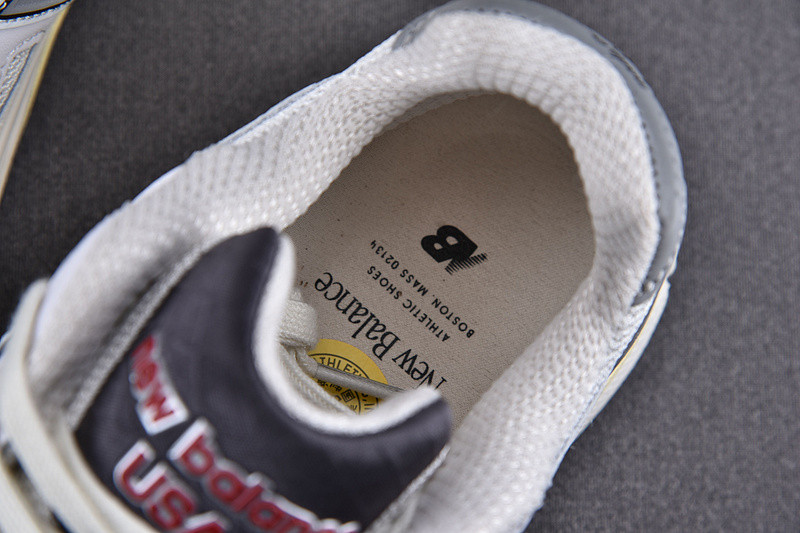 NEW Balan* Sneakers