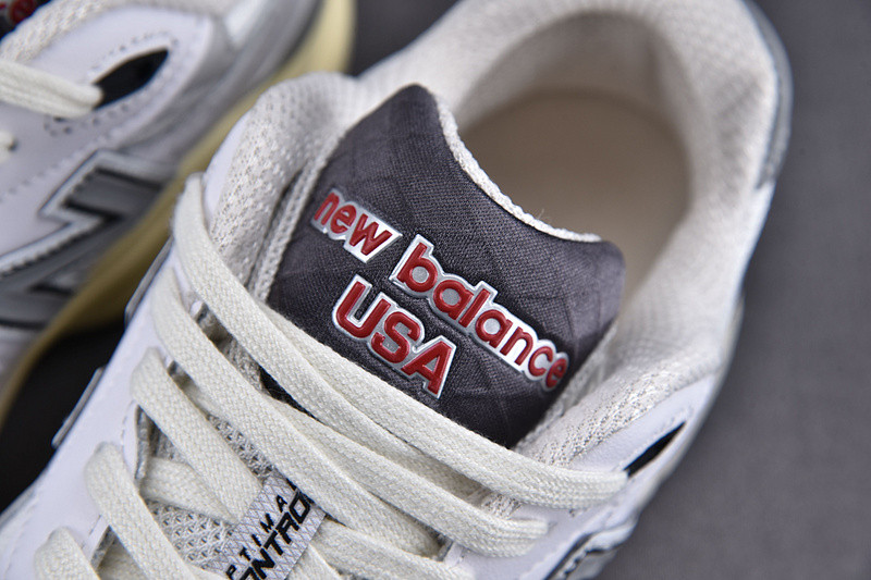 NEW Balan* Sneakers