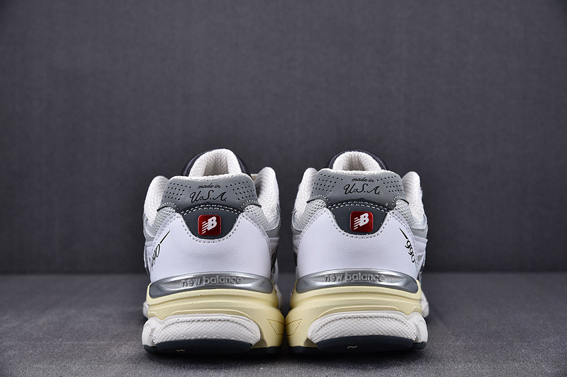 NEW Balan* Sneakers