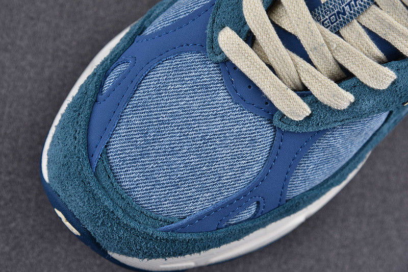 NEW Balan* Sneakers