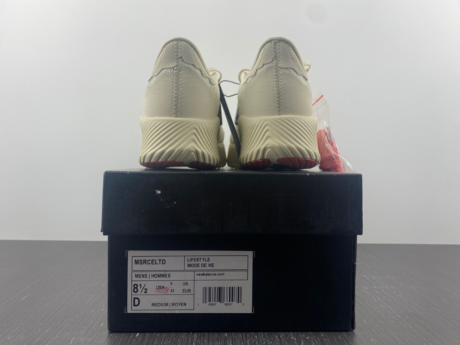 NEW Balan* Sneakers
