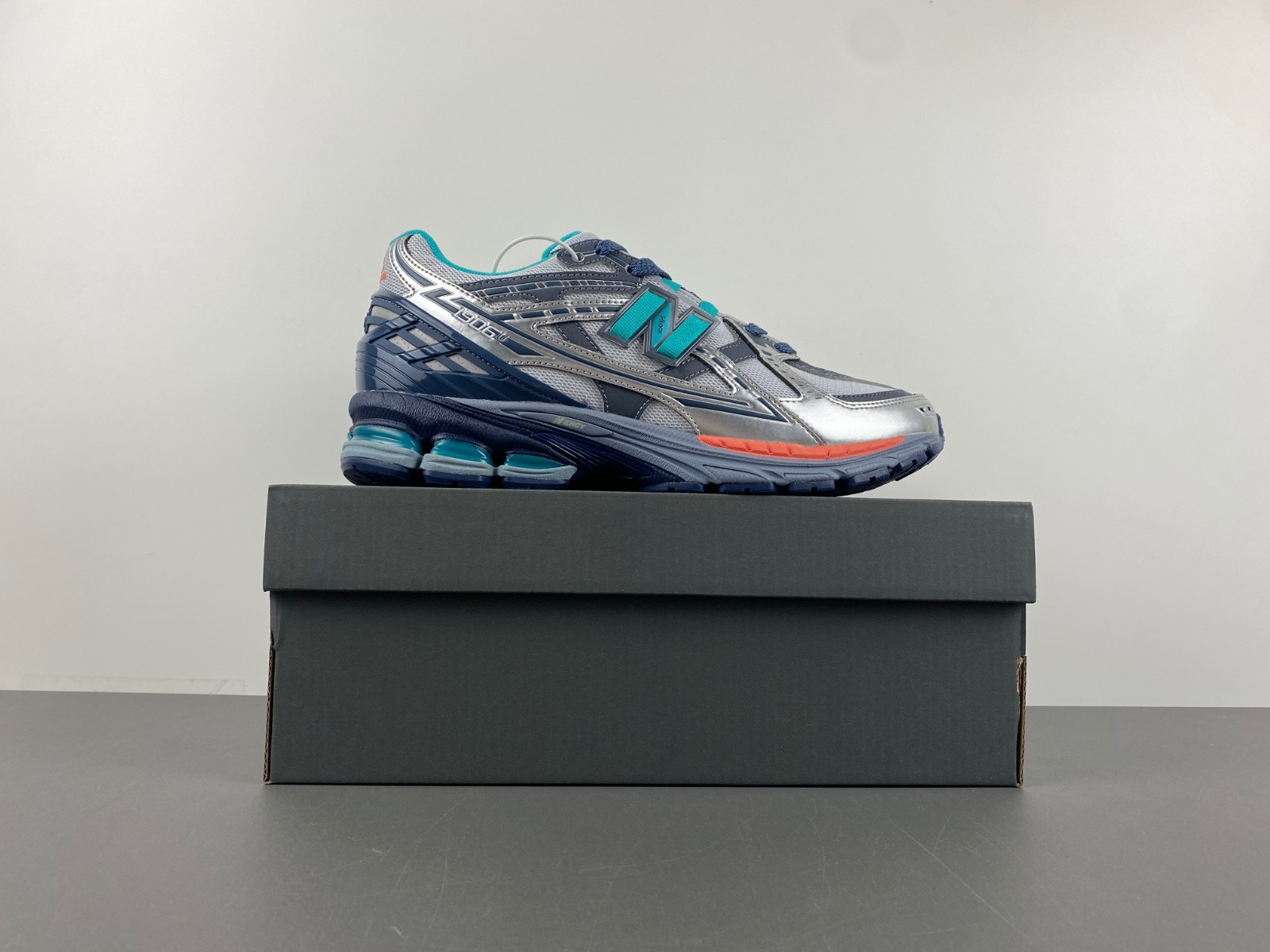 New New Balance M1906NK1