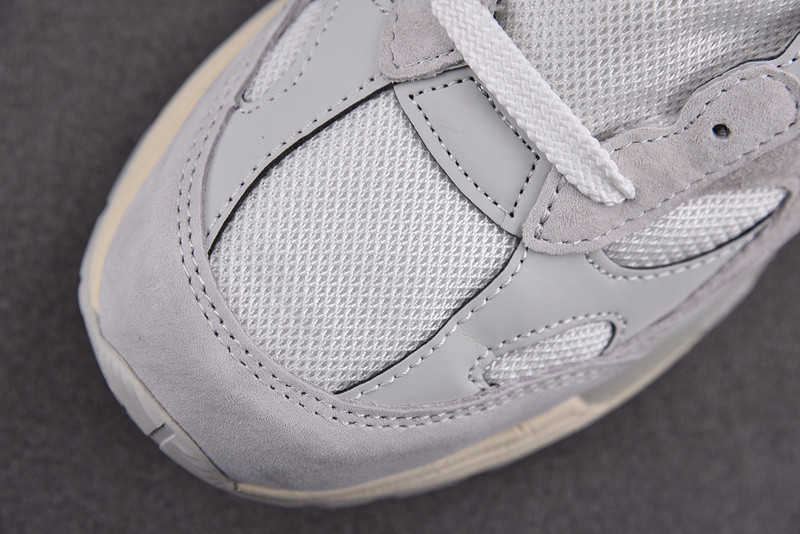 NEW Balan* Sneakers
