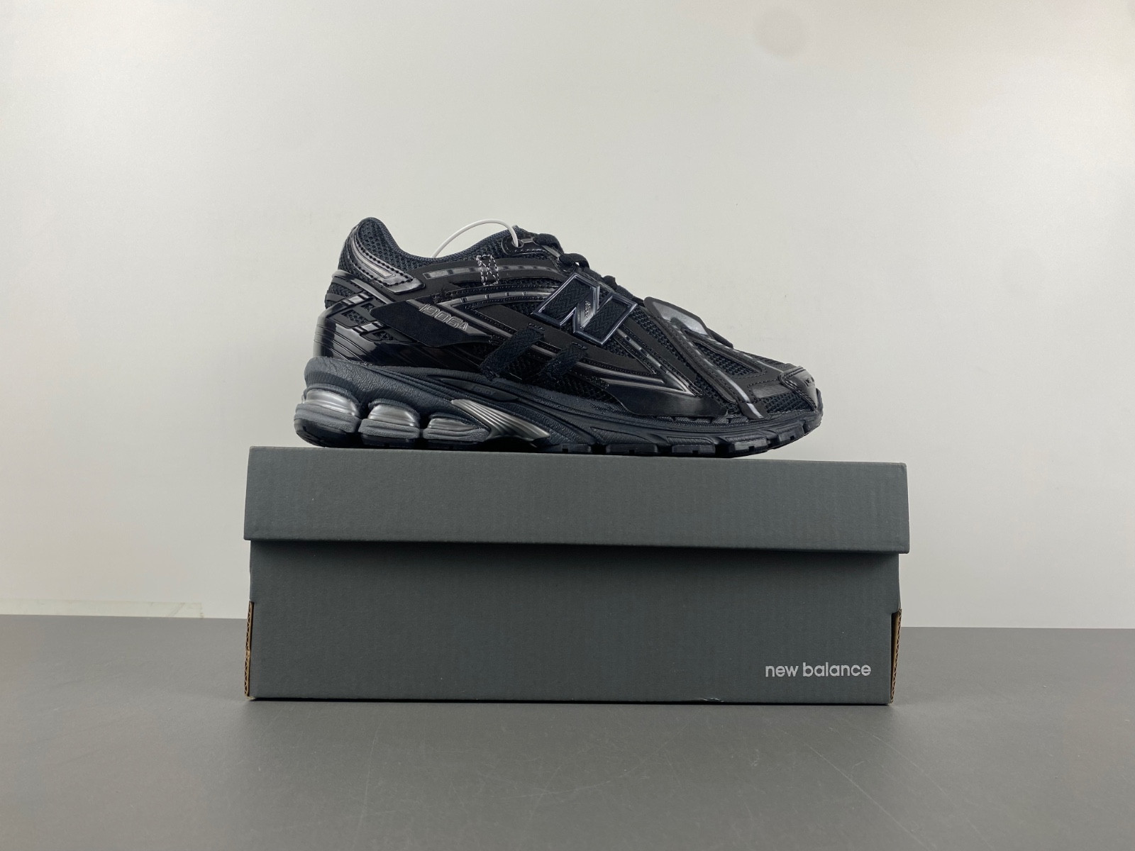 New Balance M1906AF