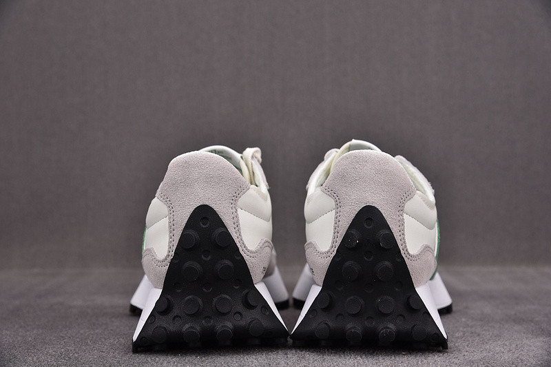 NEW Balan* Sneakers
