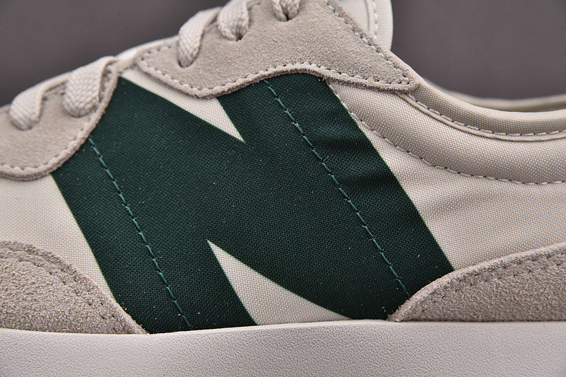 NEW Balan* Sneakers