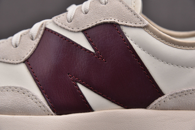 NEW Balan* Sneakers