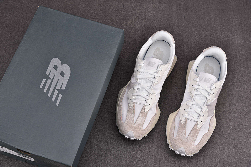 NEW Balan* Sneakers