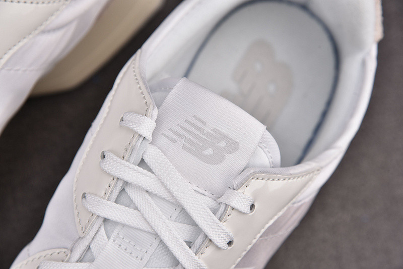 NEW Balan* Sneakers