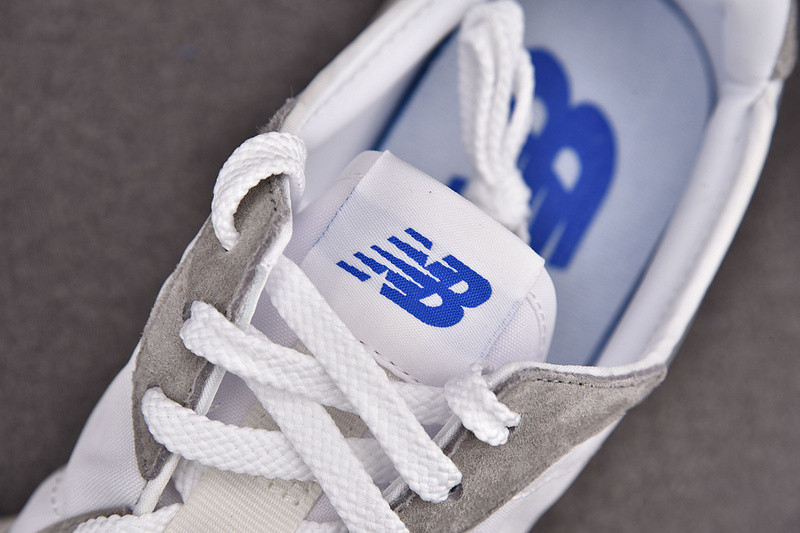 NEW Balan* Sneakers