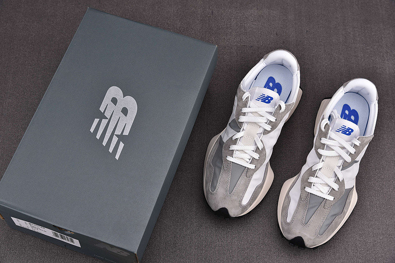 NEW Balan* Sneakers