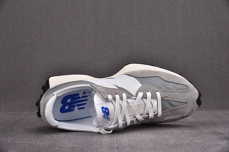 NEW Balan* Sneakers