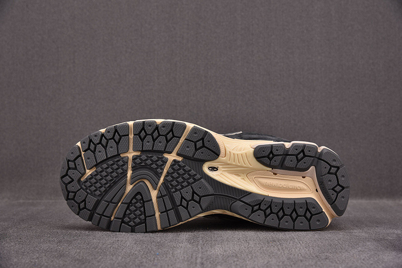 NEW Balan* Sneakers