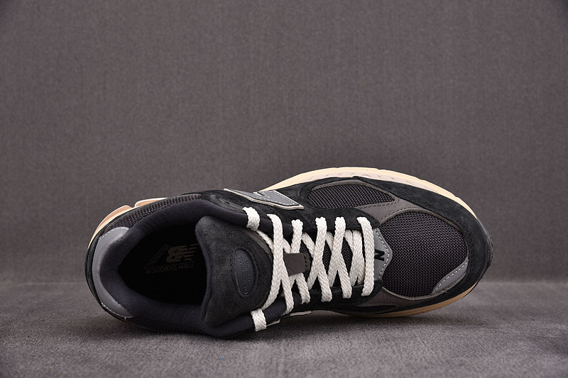 NEW Balan* Sneakers