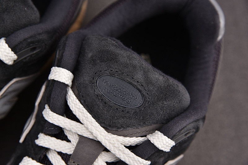 NEW Balan* Sneakers