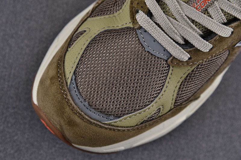 NEW Balan* Sneakers