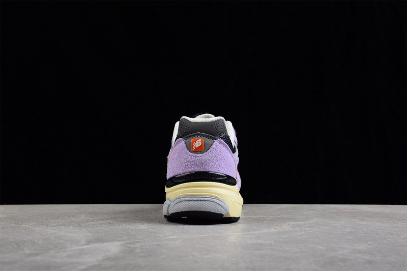 NEW Balan* Sneakers