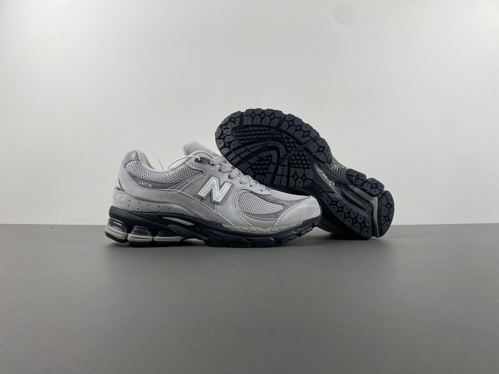 New Balance 2002R M2002RC1