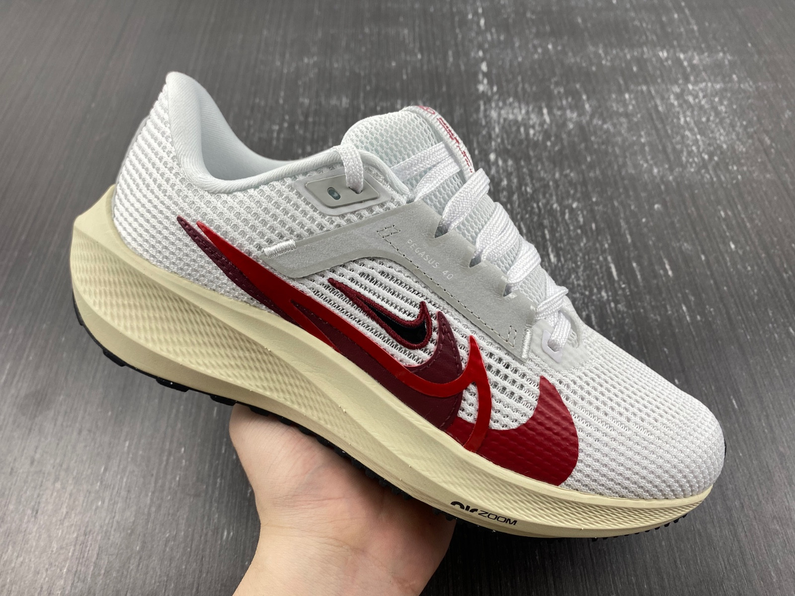 Nike Pegasus 40 Premium FB7703-100