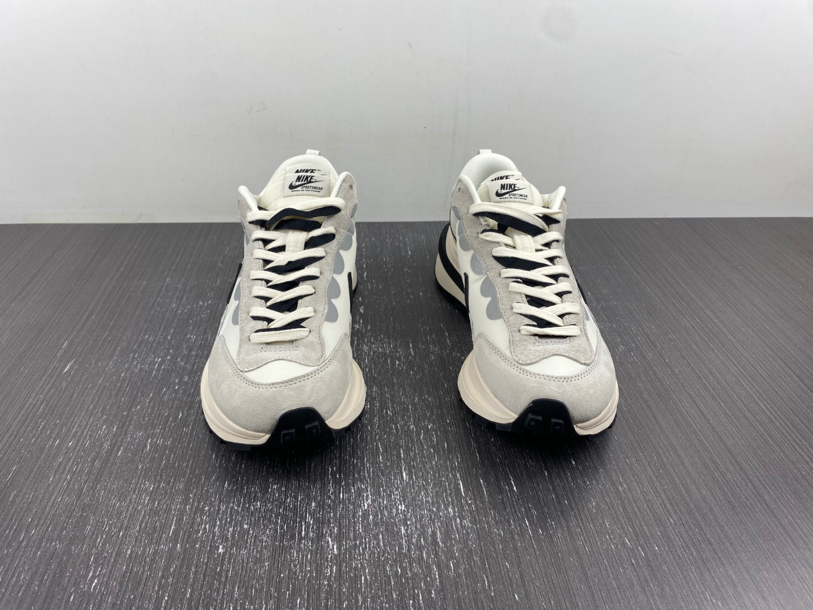 Sacai x Nike DD1875-101