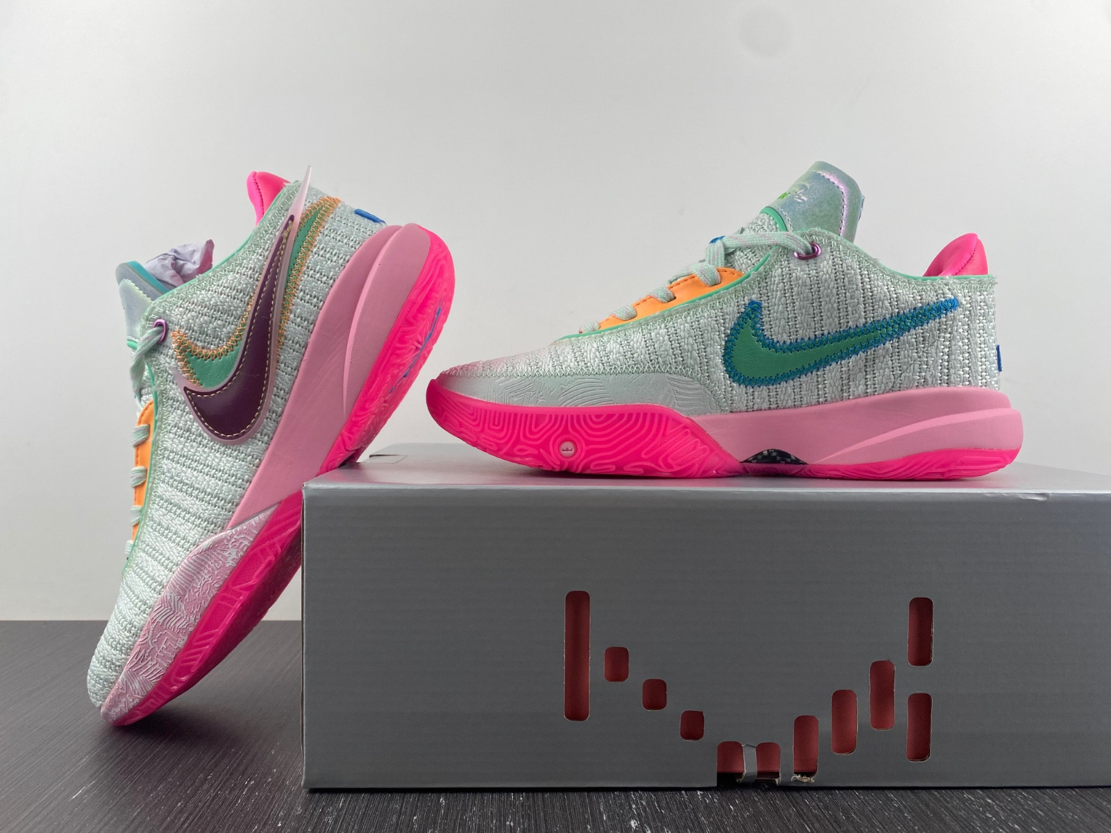 Nike LeBron 20 DJ5422-300