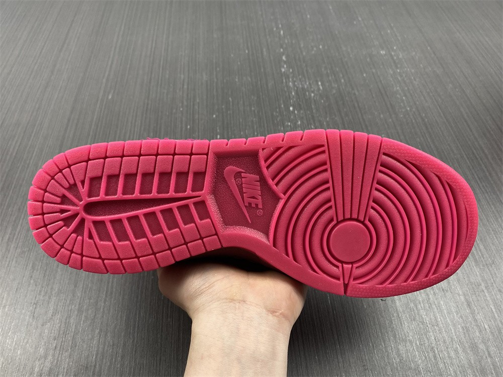 Nike Dunk Low WMNS “Valentine’s Day” DQ9324-600