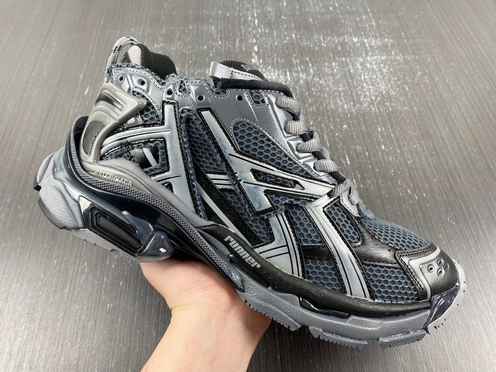 Ba*len*cia*ga runner