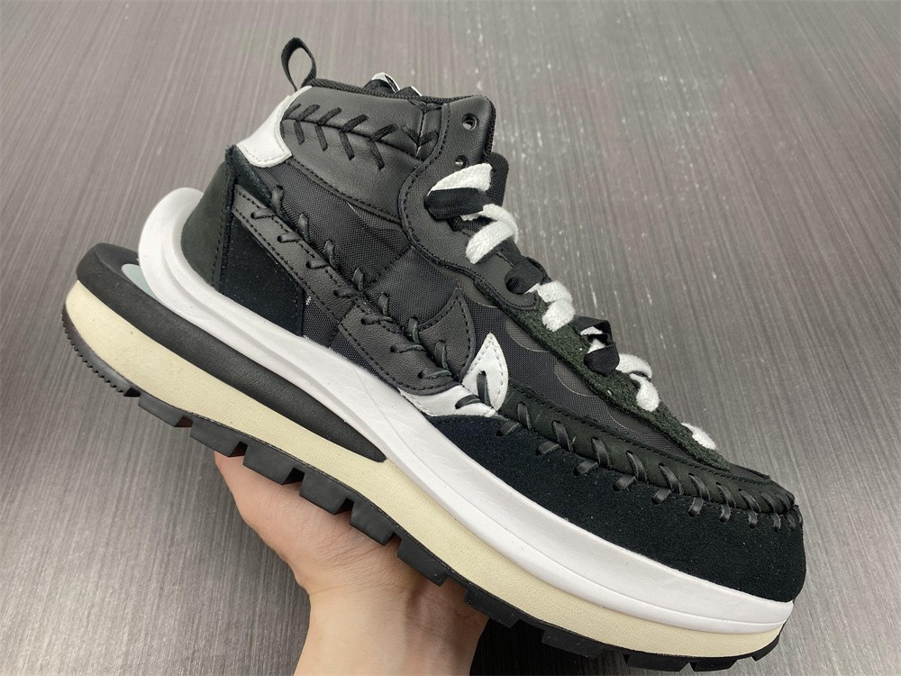 Nike Vaporwaffle sacai Jean Paul Gaultier Black White  DH9186-001