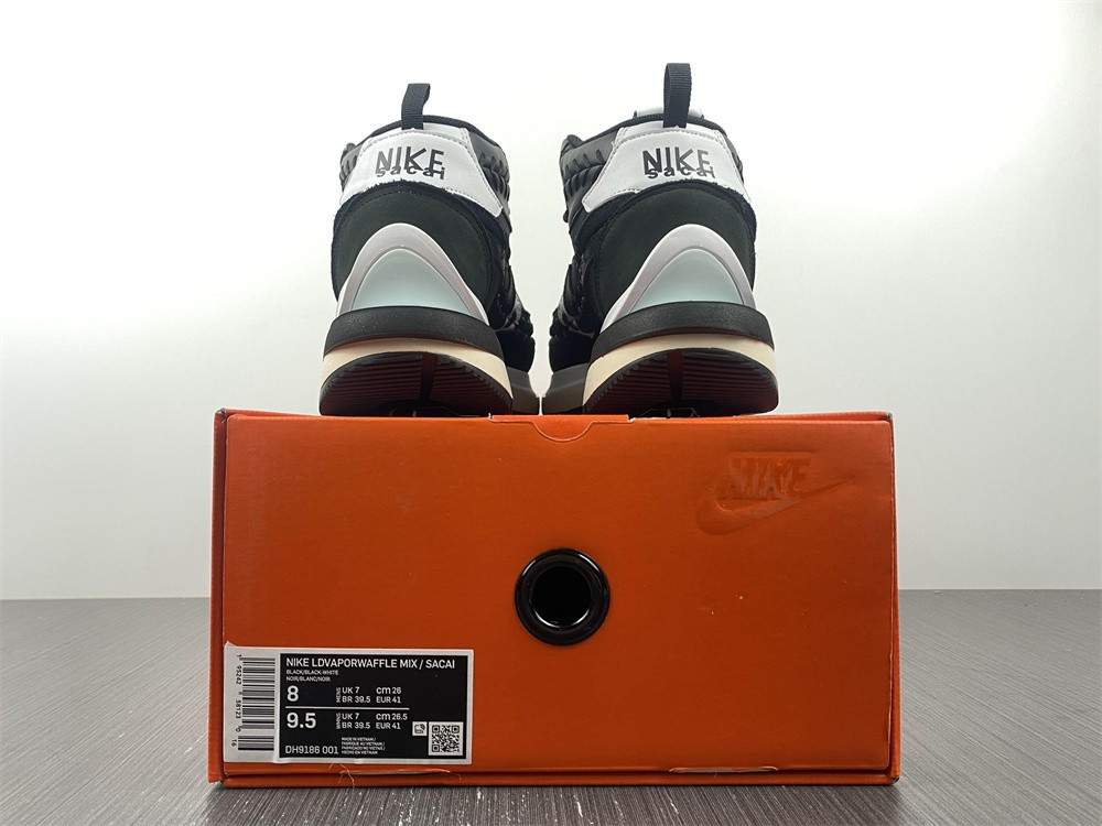 Nike Vaporwaffle sacai Jean Paul Gaultier Black White  DH9186-001