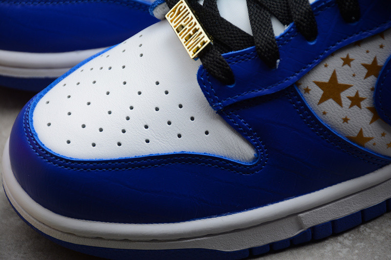 Supreme x Nike SB Dunk Low “Stars” DH3228-100