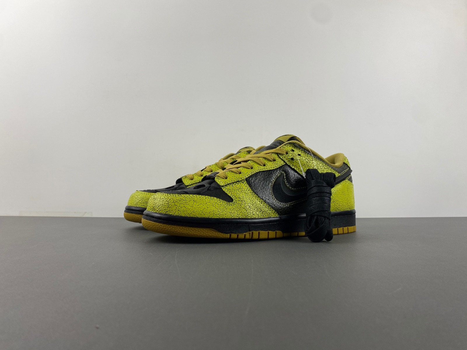 Nike Dunk Low “Halloween” HV6103-300