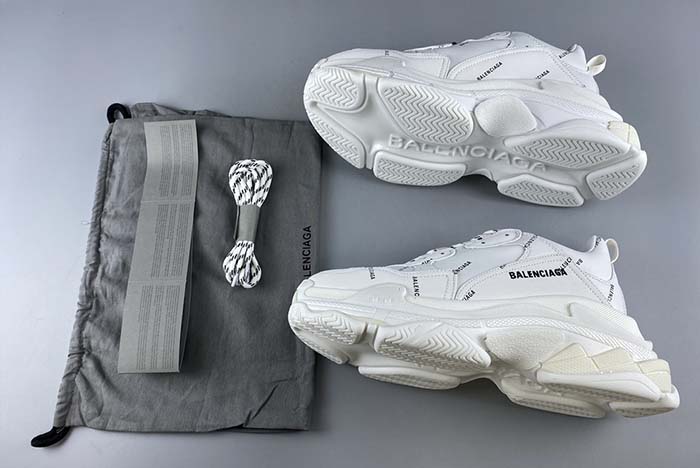 Ba*len*cia*ga triple s trainers white letters 541624 w09o1 8013