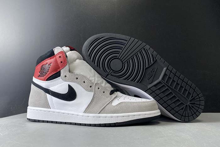 Air Jordan 1 “Light Smoke Grey” 555088-126