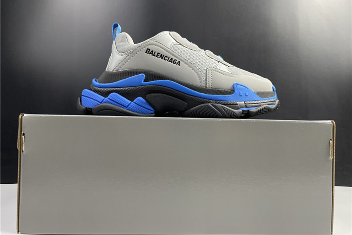 Ba*len*cia*ga triple s trainers 536737 w06n1 9018