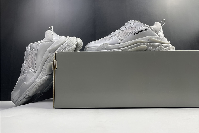 Ba*len*cia*ga triple s trainers  536737 w2fs2 8100